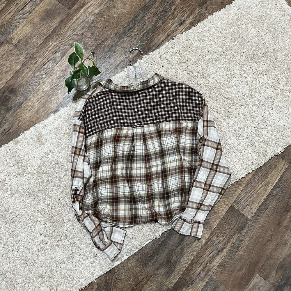 American Eagle Size Medium Oversized Brown Beige Plaid Cropped Button Down Top - Picture 4 of 4